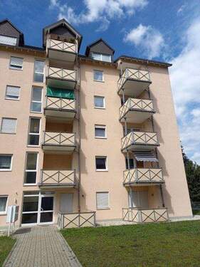 Eckansicht mit Hauseingang - 