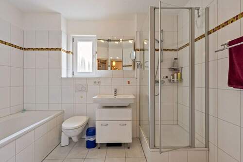 Badezimmer im 1. OG - 