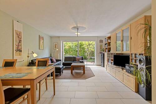 Wohn - und Essbereich mit Zugang zur Terrasse - 