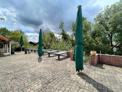 Biergarten im Herbst - 