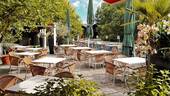 Biergarten im Sommer - 