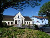 Blick auf das Gebäude-Ensemble - 2 Zimmer Mehrfamilienhaus, Wohnhaus zum Kaufen in Kenzingen