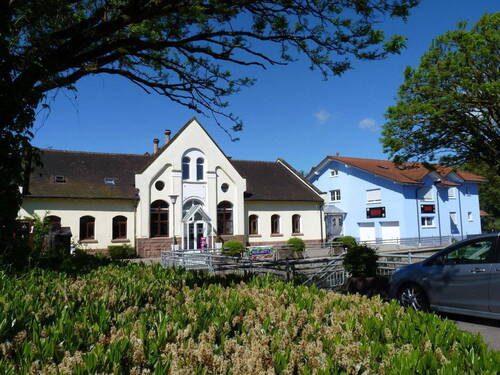 Blick auf das Gebäude-Ensemble - 2 Zimmer Mehrfamilienhaus, Wohnhaus zum Kaufen in Kenzingen