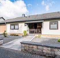 Freistehendes Einfamilienhaus in Pelm - 5 Schlafzimmer, Großer Garten & Wintergarten mit Burgblick