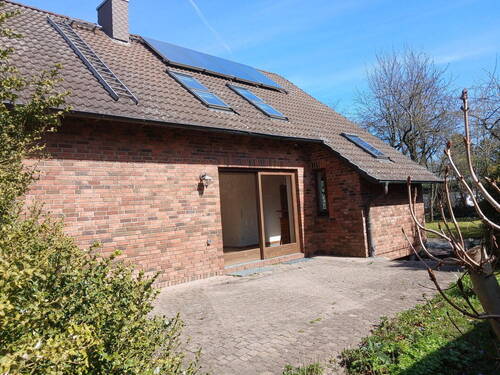 Hausseite Süden - Terrasse - Einfamilienhaus mit 140,00 m&sup2; in Büdelsdorf zum Kaufen