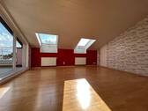 Wohnzimmer - Lichtdurchflutete 3-Zimmer-Dachgeschosswohnung in Neckarsulm!