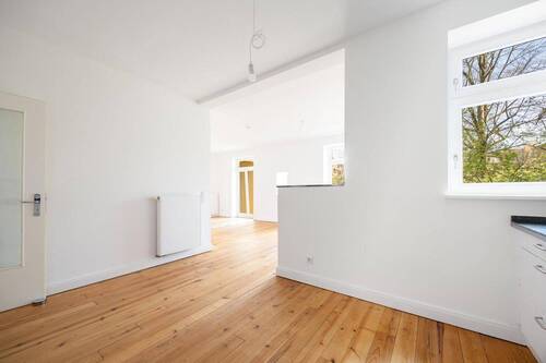 Blick aus Küche ins Wohnzimmer - 