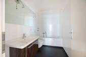 Bad 1 mit Badewanne - 