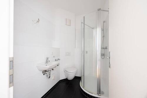 Bad 2 mit Dusche - 