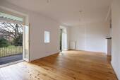 großzügiges Wohnzimmer - 