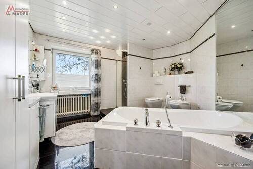 Badezimmer_im_OG - 