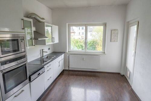 Küche im OG mit Zugang zur Loggia - 