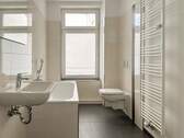 Tageslichtbad mit Badewanne - 