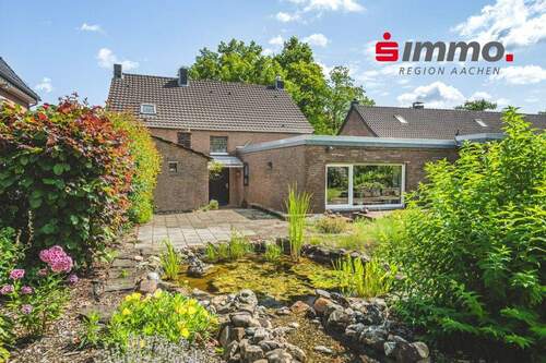 Titelbild - Eine Immobilie - viele Möglichkeiten! Einfamilienhaus mit Garage und großem Garten in Horbach