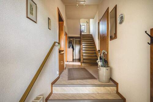 Diele Erdgeschoss - Einfamilienhaus mit 168,00 m&sup2; in Aachen zum Kaufen