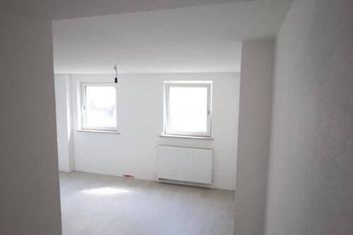 EG Wohnen - 6 Zimmer Mehrfamilienhaus, Wohnhaus in Winterlingen