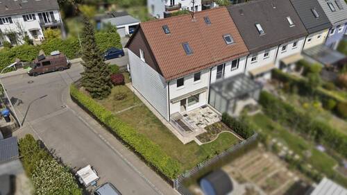 Ansicht von oben - Kernsaniertes Reiheneckhaus mit Garten in Ingolstadt-Nord