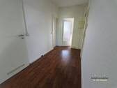 Flur - Etagenwohnung mit 56,70 m&sup2; in Dessau zur Miete