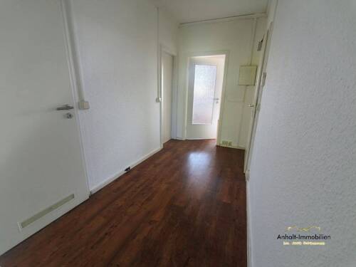 Flur - Etagenwohnung mit 56,70 m&sup2; in Dessau zur Miete