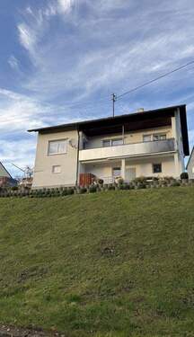 Außenansicht - Wohnhaus für zwei Generationen mit Sauna und großem Grundstück in ruhiger Lage