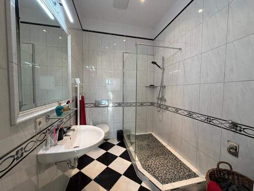 Modernes Badezimmer - 2 Zimmer Etagenwohnung in Görlitz