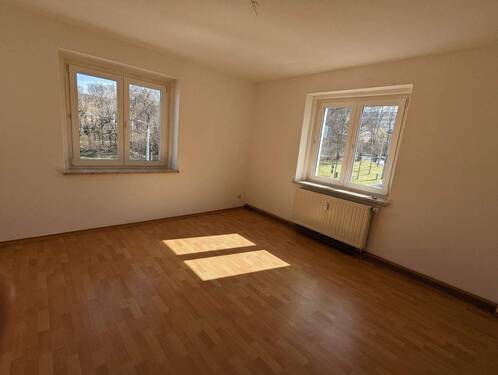 Wohnzimmer - 2 Zimmer Etagenwohnung zur Miete in Plauen