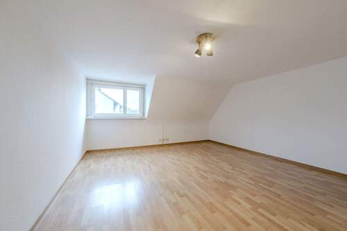 Wohn-/Schlafbereich - Helle 1-Zimmer-Wohnung mit Potenzial für eigene Ideen