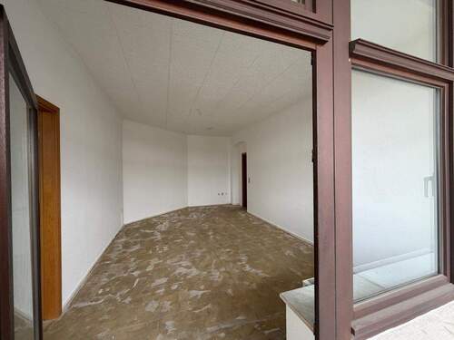 Leerer Raum mit Fenster - 