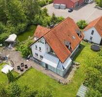 Einfamilienhaus mit drei Garagen und großem Garten - Pleinfeld