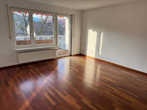 Wohn-/Esszimmer - Perfekte Innenstadtlage: Geräumige 2-Zimmer-Eigentumswohnung mit Balkon und Garage