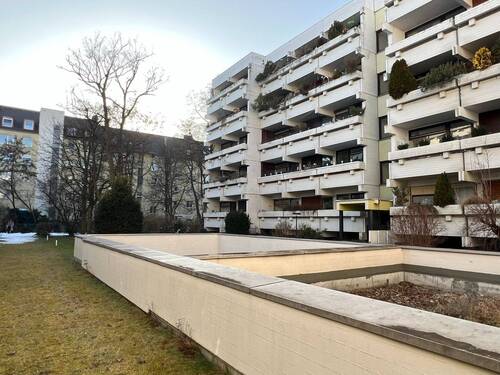 02 Innenhof Wohnanlage - Vermietete ETW mit ca. 56 m² Wfl., großer Balkon, in Münchner Traditionsviertel!
