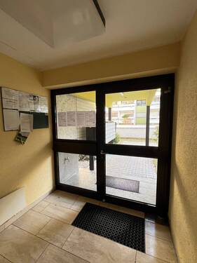 03 Hauseingang - 2 Zimmer Etagenwohnung in München