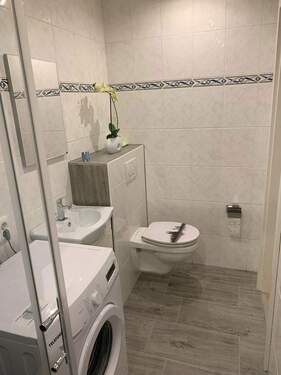 Gäste WC mit Dusche - 3 Zimmer Etagenwohnung zum Kaufen in Köln-Westhoven