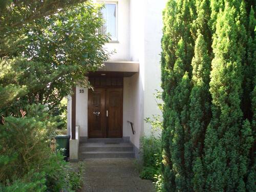 Hauseingang - 1 Zimmer Mehrfamilienhaus, Wohnhaus in Bünde