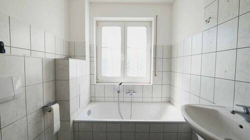 Badezimmer EG mit Badewanne - 