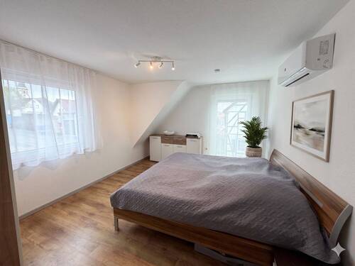 EFH - Schlafzimmer - 9 Zimmer Einfamilienhaus zum Kaufen in Neckarwestheim
