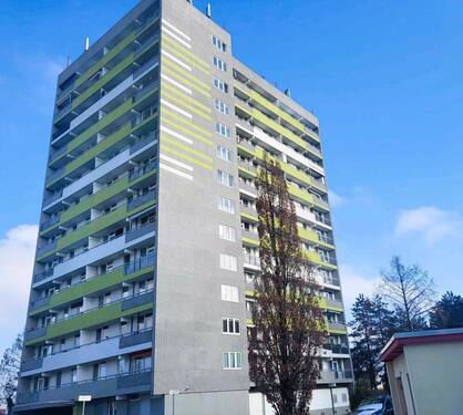 Hausansicht - ZWANGSVERSTEIGERUNG: ETW mit Balkon und Stellplatz in Hanau
