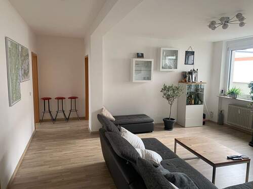 Wohnzimmer - 4 Zimmer Etagenwohnung in Kaiserslautern
