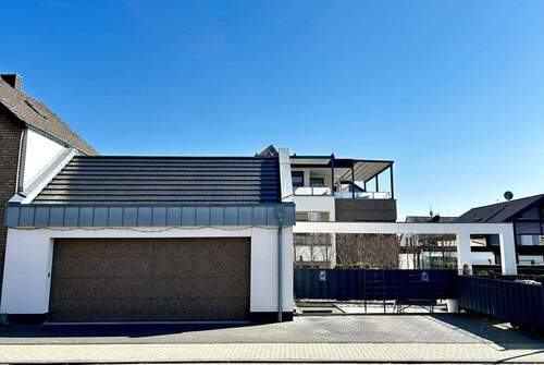 Doppelgarage - 2 Zimmer Mehrfamilienhaus, Wohnhaus zum Kaufen in Troisdorf