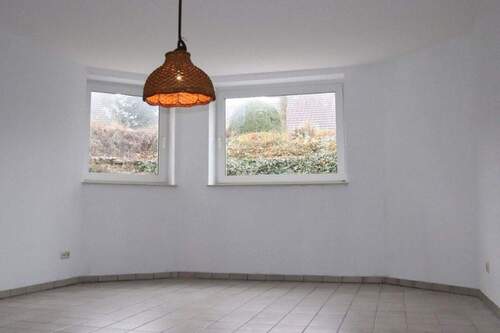 Großer Wohnraum im Keller - 