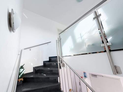 Treppenhaus - Mehrfamilienhaus, Wohnhaus in Stadecken-Elsheim zum Kaufen