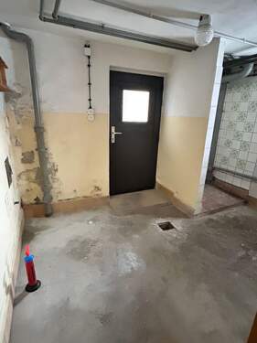 Keller mit Gartenzugang und extra Dusche - 