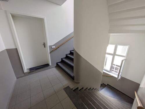 Treppenhaus - Etagenwohnung mit 83,20 m&sup2; in Zwickau zur Miete