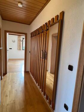 02 EG Flur - 6 Zimmer Einfamilienhaus in Gablingen