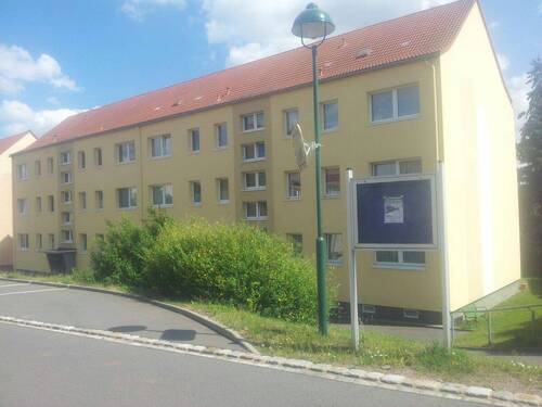 Gebäudefront.jpg - gemütliche 3 Raumwohnung am Rand von Nossen mit Balkon und Einbauküche