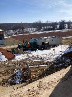 Blick zum Sportplatz - 