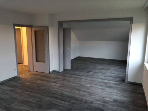 Wohnzimmer mit Essbereich - 3 Zimmer Etagenwohnung zur Miete in Detmold
