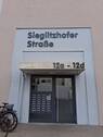 Hauseingang - 2-Zimmer-Wohnung - 980,00&nbsp;EUR Kaltmiete, ca.&nbsp; 59,30&nbsp;m&sup2;&nbsp;Wohnfl&auml;che