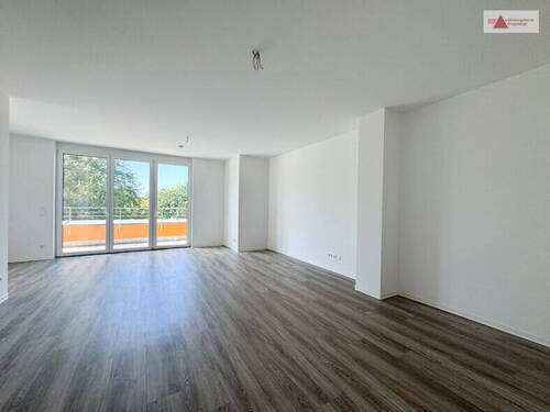 Wohnzimmer - 5 Zimmer Etagenwohnung zur Miete in Chemnitz / Altendorf