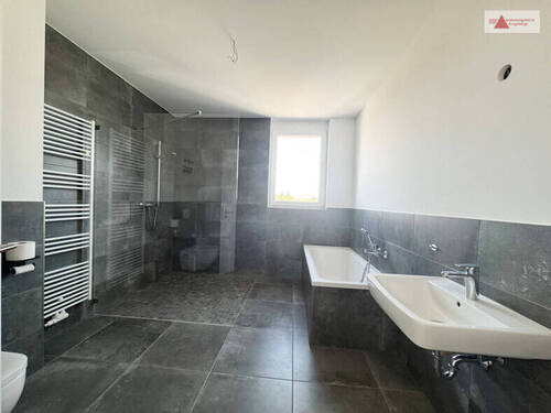 Bad mit Wanne - 